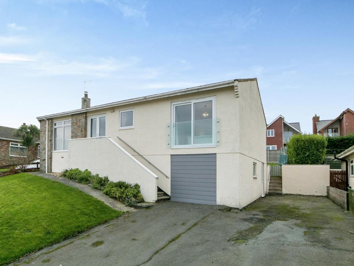 Pass The Keys Modern Coastal Home In Bull Bay Amlwch Екстериор снимка