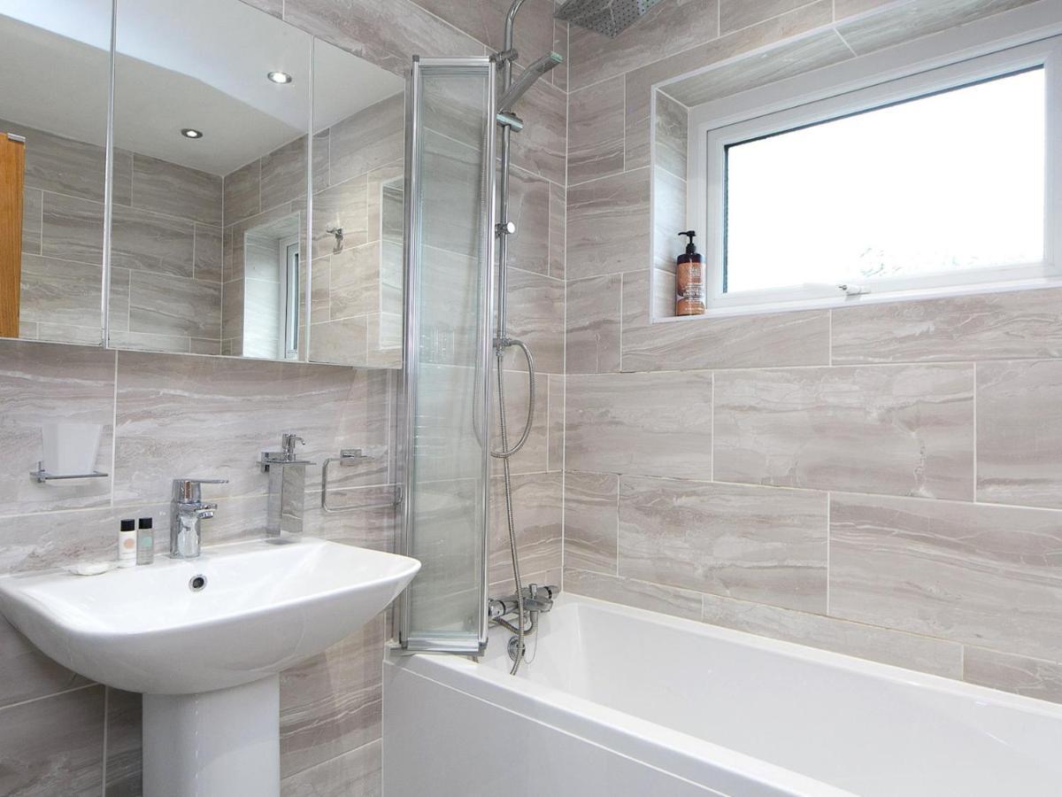 Pass The Keys Modern Coastal Home In Bull Bay Amlwch Екстериор снимка