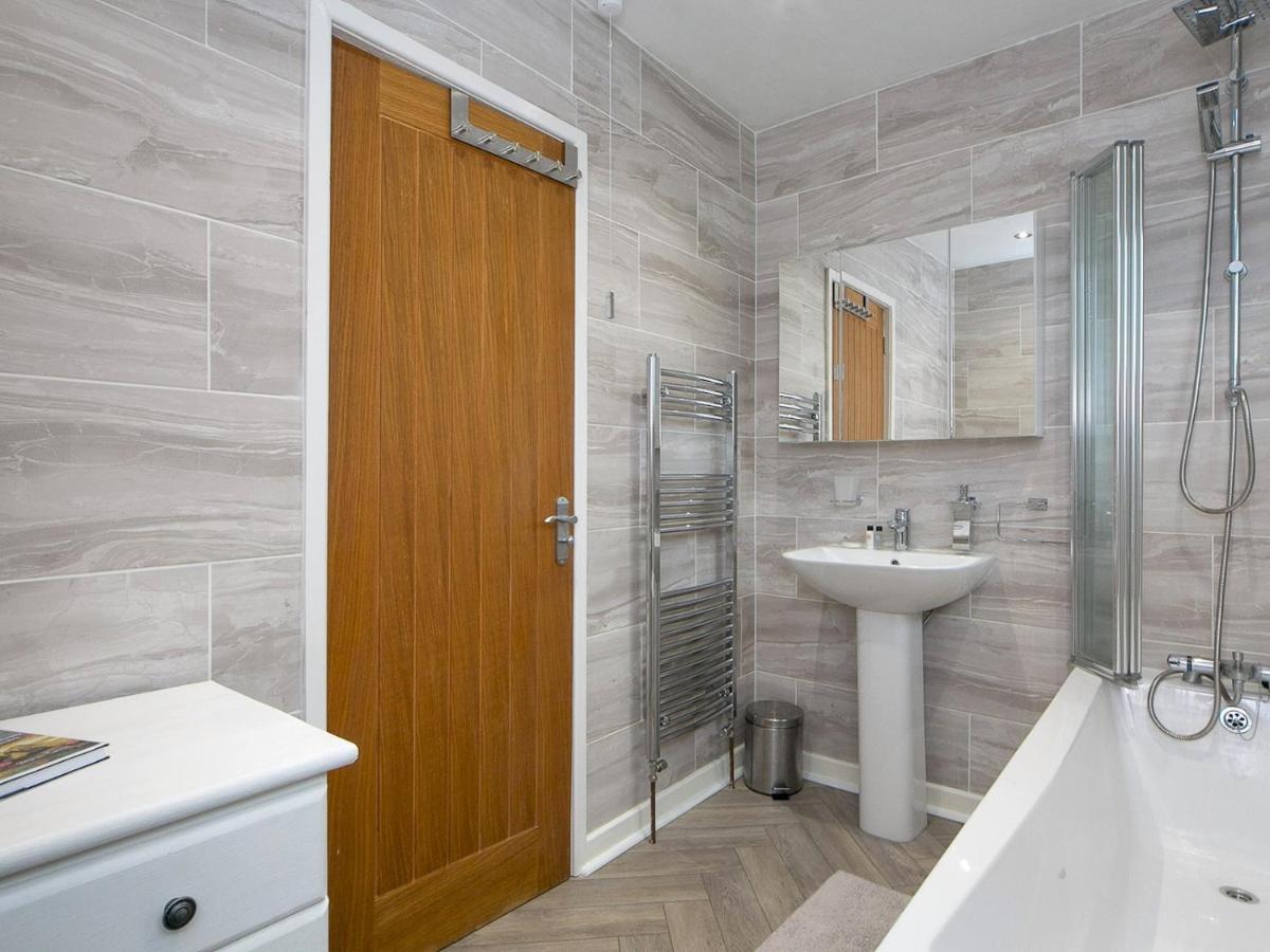 Pass The Keys Modern Coastal Home In Bull Bay Amlwch Екстериор снимка