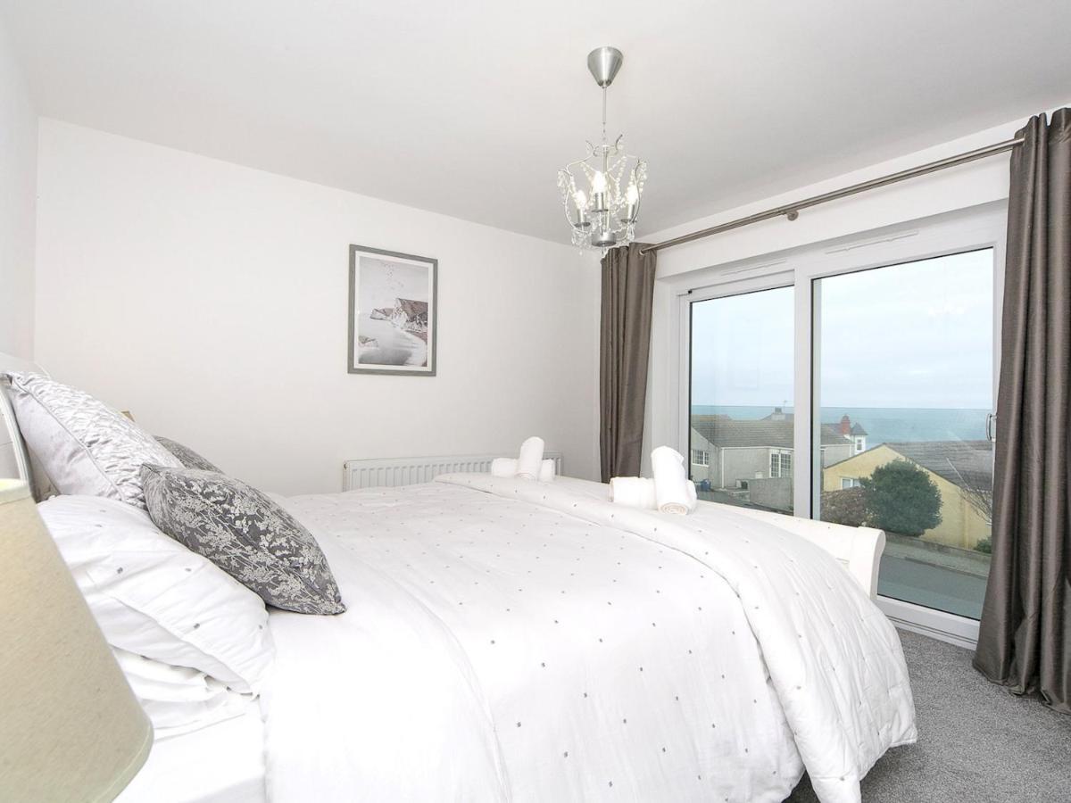Pass The Keys Modern Coastal Home In Bull Bay Amlwch Екстериор снимка